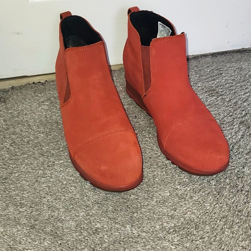 Burnt orange Women's 9.5 Sorel ankle booties